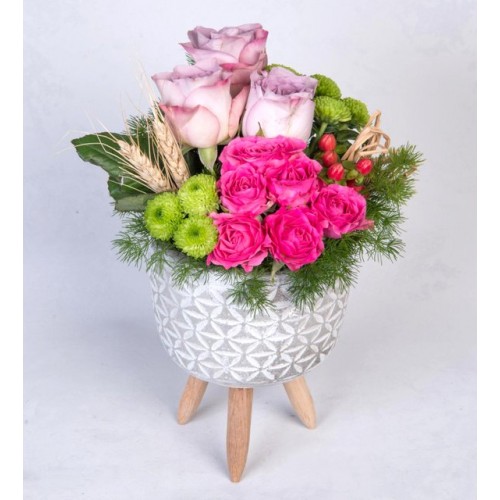 Ahşap Ayaklı Mini Saksıda Lila Güller ve Pembe Çardak Güller